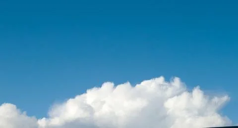 White fluffy cumulus clouds in the summer sky, natural clouds background Foto stock