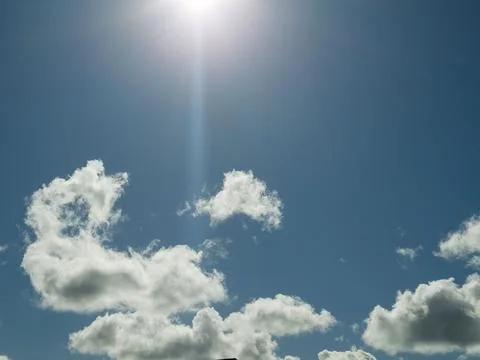 White fluffy cumulus clouds in the summer sky, natural clouds background Foto stock
