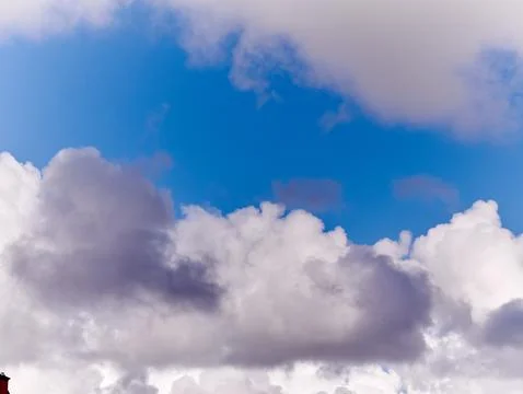 White fluffy cumulus clouds in the summer sky, natural clouds background Foto stock