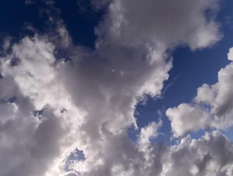 White fluffy cumulus clouds in the summer sky, natural clouds background Foto stock