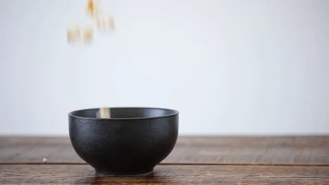White fluffy pieces of popcorn fall at a slow pace, pour into the cup from below Video stock 103985298