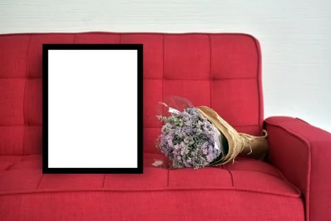White frame mock up on Red sofa in white room Foto stock
