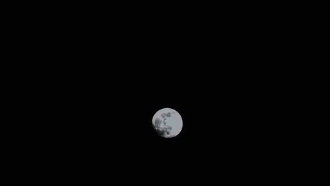 White full moon night dark black sky time lapse Vidéo 147395249