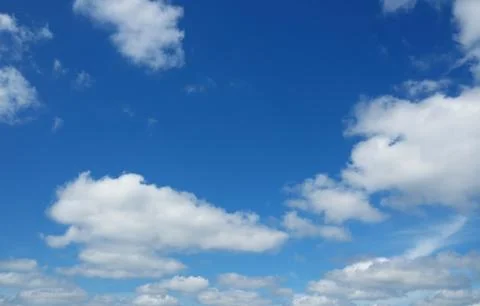 White heap clouds in the blue sky. Cloudscape over horizon. Heaven. Fotos Stock