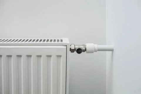 White heating battery on the background of the building wall, Fotos de archivo