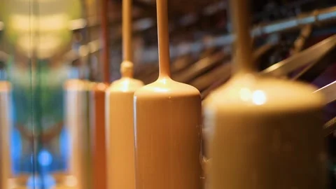 White hot liquid chocolate flows in a candy making machine in a factory slow mo Vidéo 252384102