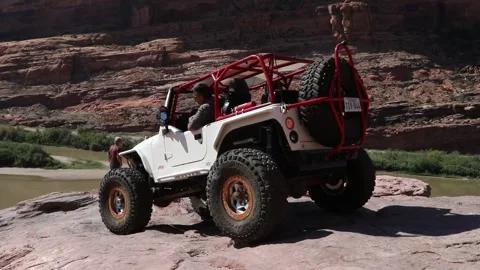 White Jeep on  Devils Crack obstacle in Moab Utah. Stock Footage 163052833