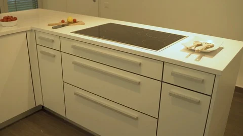 White kitchen design with flat modern kitchen door and drawer styles. Stockbeeldmateriaal 114317392