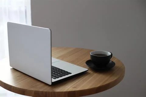 A white laptop Stock-Fotos