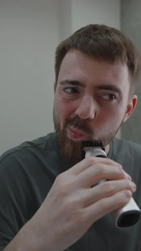 White man finetuning beard with trimmer creative designer routine 動画素材 333332098