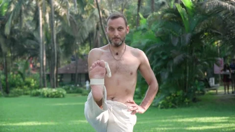 White man performing yoga posture in nature. Close Up. 스톡 동영상 168250632