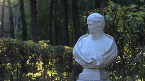 White Marble Bust in Slow Motion in Summer Park Видео 307514322