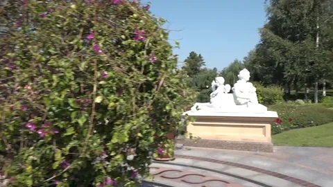 White marble statue of Venus in the park Stock Footage 100289150