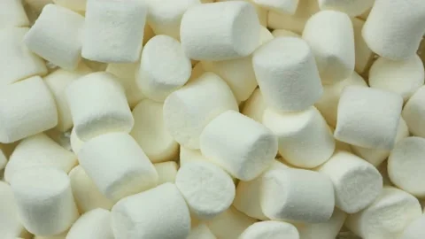 White marshmallows rotate close-up view Vídeos de archivo 169817004