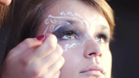 White mask 库存影片 21447253