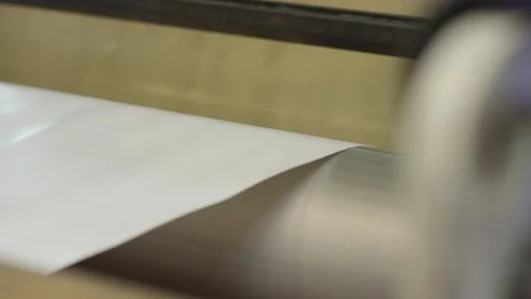 White Material Web Unwinding From Roller, Production Machine Feed, Close Up Vidéo 341300471
