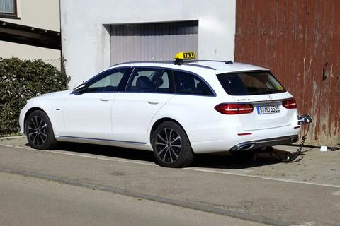 White Mercedes-Benz E 300 DE Plug in hybrid Estate Taxi Stock Photos