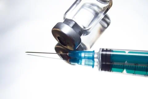 The white mirror surface reflects the tip of the needle from the syringe and the Foto stock