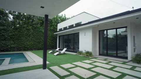 White Modern House Pool Pan Right 库存影片 340367963