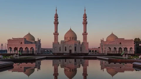 White Mosque at sunrise zoom in Time lapse Stockbeeldmateriaal 83428366