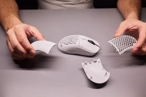 White new wireless computer mouse flat lay with led lights Foto stock