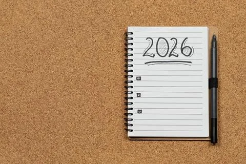 A white notebook with a pen at the right side of the screen with 2026 year .. Foto stock