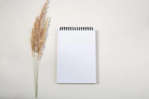 White notepad mockup on light table . top view . free space for text. Foto stock