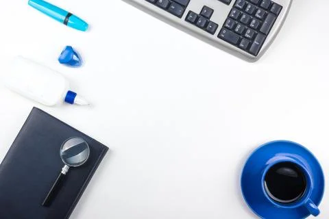 White Office desk table with computer, pen and a cup of coffee, lot of thin.. Foto stock