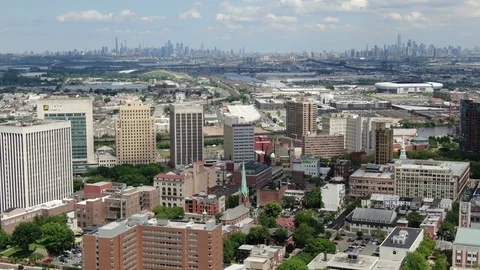 White Office Slabs and Steeples Across Downtown Newark Vidéo 109372278