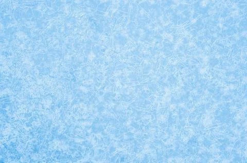 White openwork pattern of ice veins and frost on a blue background in uniform Foto stock