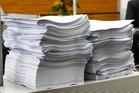 White paper irregular stack in the office Foto stock