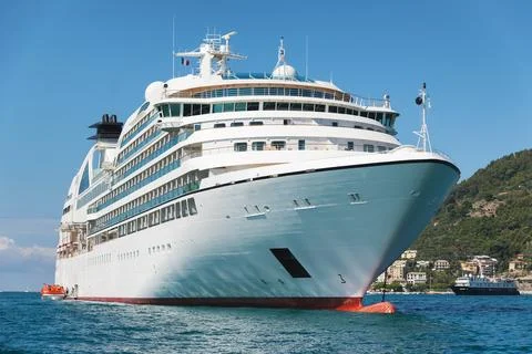White passenger ship Foto stock