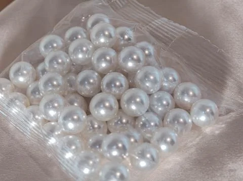 White Pearl Beads In Transparent Packaging With Soft Luxury Reflection Fotos Stock