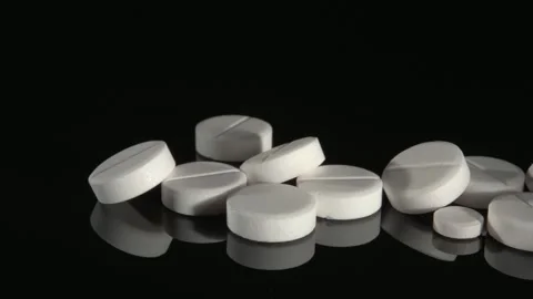 White pills on a black background close-up. 動画素材 146727903