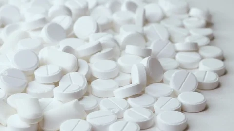 White pills on the table. Lots of psychedelic pills. Drug addiction and crime Vídeo Stock 112045030
