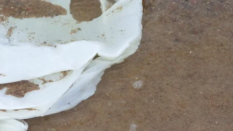 White plastic bag floating in sea water Stock-Footage 136834595