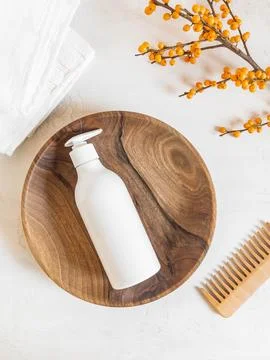 White plastic bottle with pump mock up, used for shampoo and conditioner fo.. Stock Photos