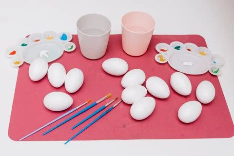 White plastic eggs and paints on flat lay, traditional festive Easter creat.. Stock Photos