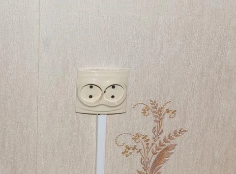 White plastic socket on a plain wall. Foto stock