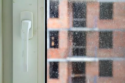 White plastic window or door detail with metal handle and transparent glass o Stock-Fotos