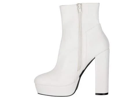 White Platform Ankle Boot with High Heel 스톡 사진