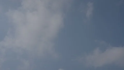 White puffy clouds and blue sky time-lapse 動画素材 122556794