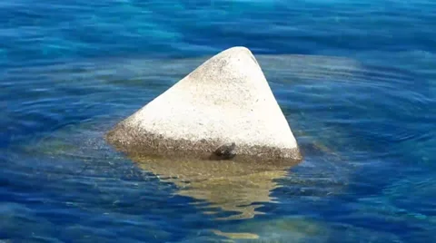 White Pyramid Rock Deep Blue Water Vídeos de archivo 39647280