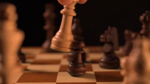 White queen chess piece capture black pawn 스톡 동영상 116274211