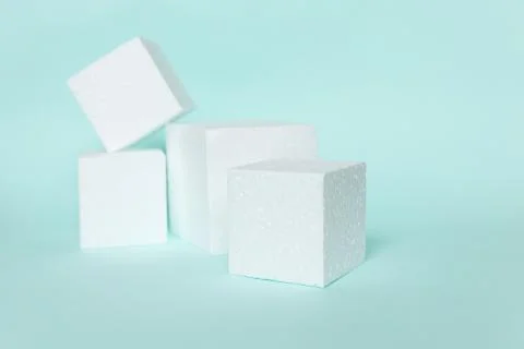 White rectangular cube shapes on blue background. Minimal boxes geometric for Fotos de archivo