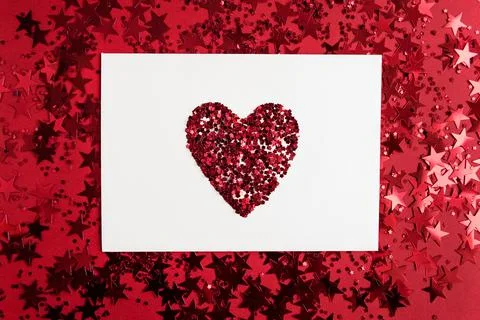White rectangular paper with a heart in the middle on a red background with c 스톡 사진