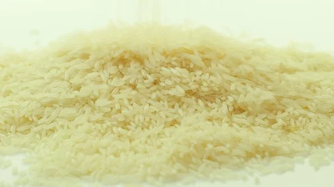 White rice falling. 库存影片 89612189