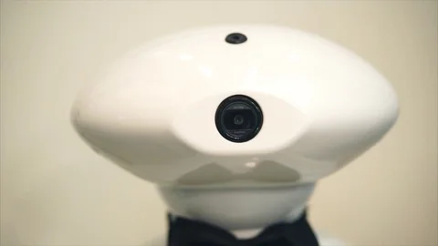 White robot gentleman servant with bow tie and big sensitive camera in his head. Vidéo 78670701