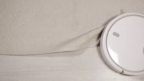 White robot vacuum cleaner cleans carpet top view 스톡 동영상 142005816