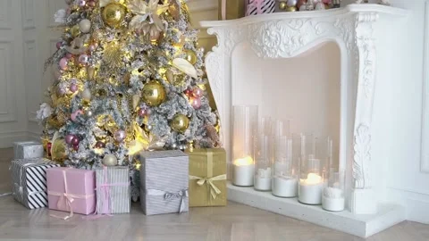 White room interior with New Year tree decorated 库存影片 95674476